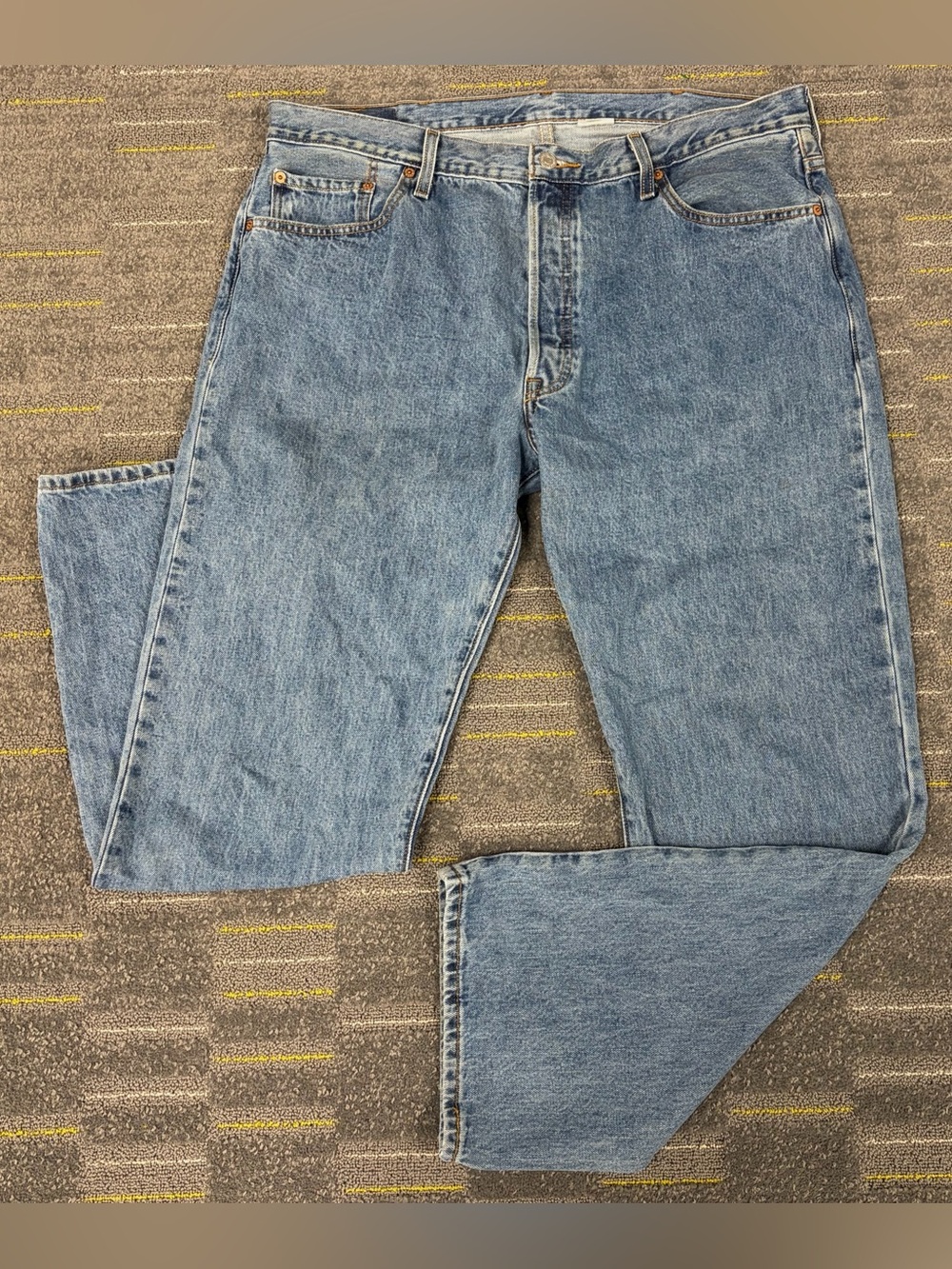 Levi's 501 Mens Jeans 40x32 Straight Fit Medium Wash Blue Denim Button Fly Haiti